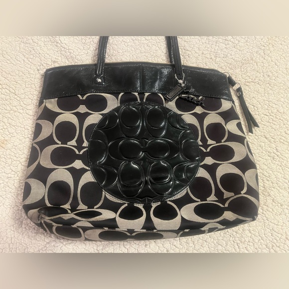 SOLD❤️ COACH Laura Signature Logo Zip Tote Bag Patent Leather w/ Charm Black - Picture 3 of 13